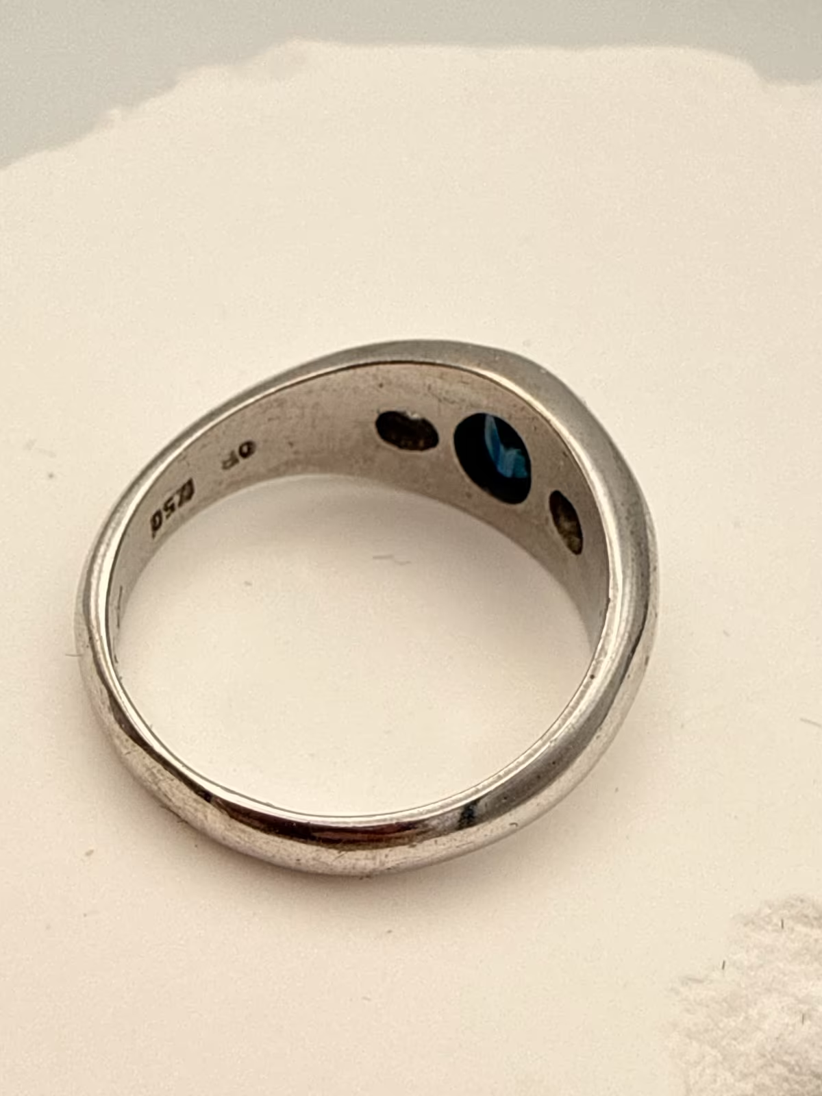 Edler 750er Weißgoldring mit Saphir & 2 Brillanten