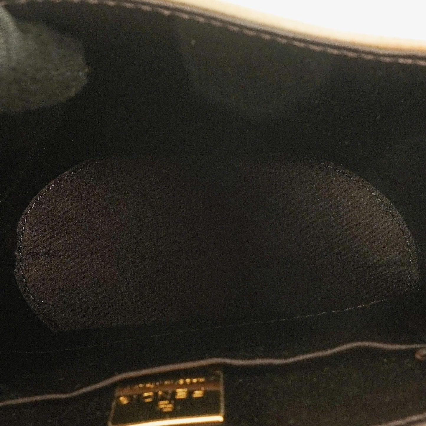 Fendi Mini Bucket Bag aus Wildleder und Leder