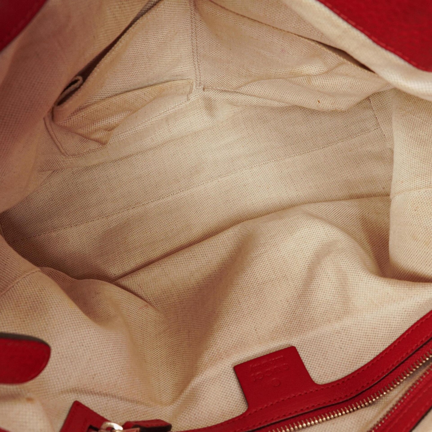 Gucci Bella Top-Handle-Tasche aus beige/rotem GG Canvas
