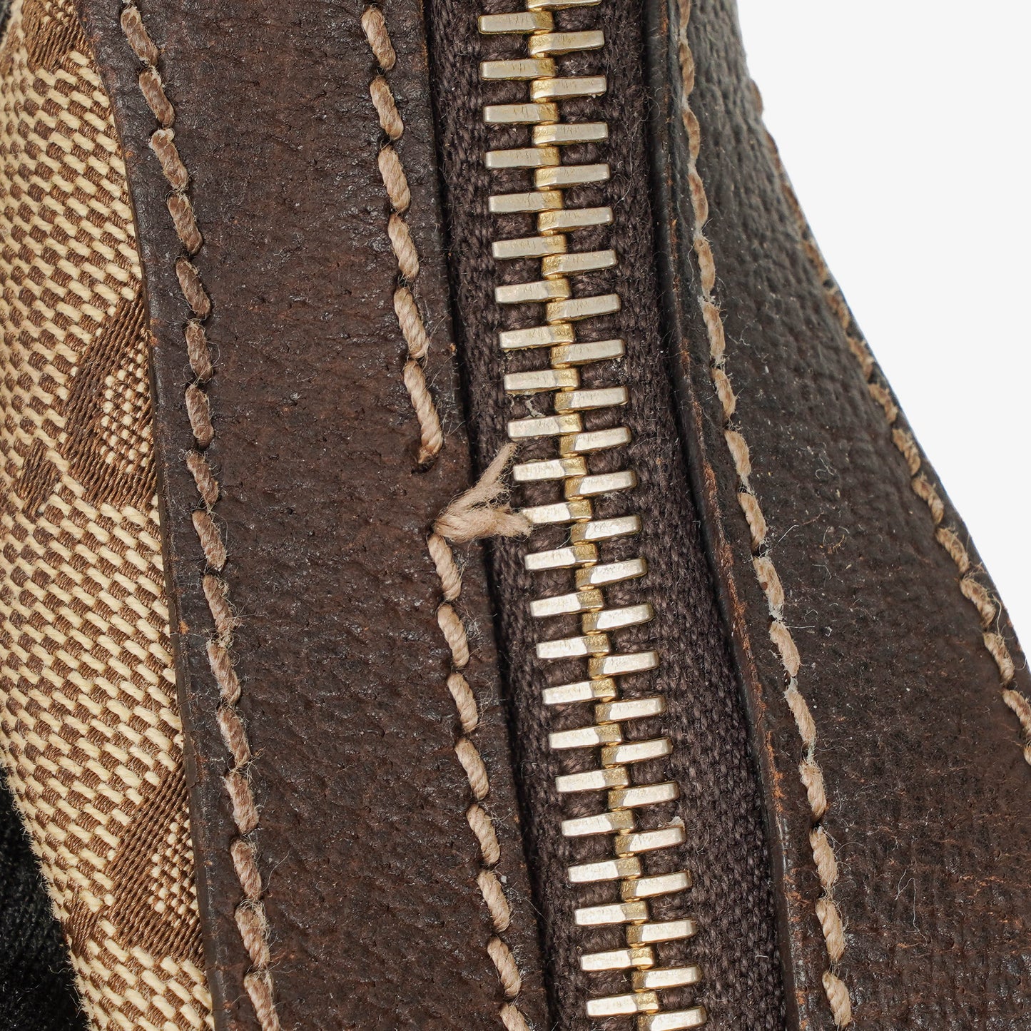 Gucci Charmy Hobo-Tasche aus beigem GG Canvas