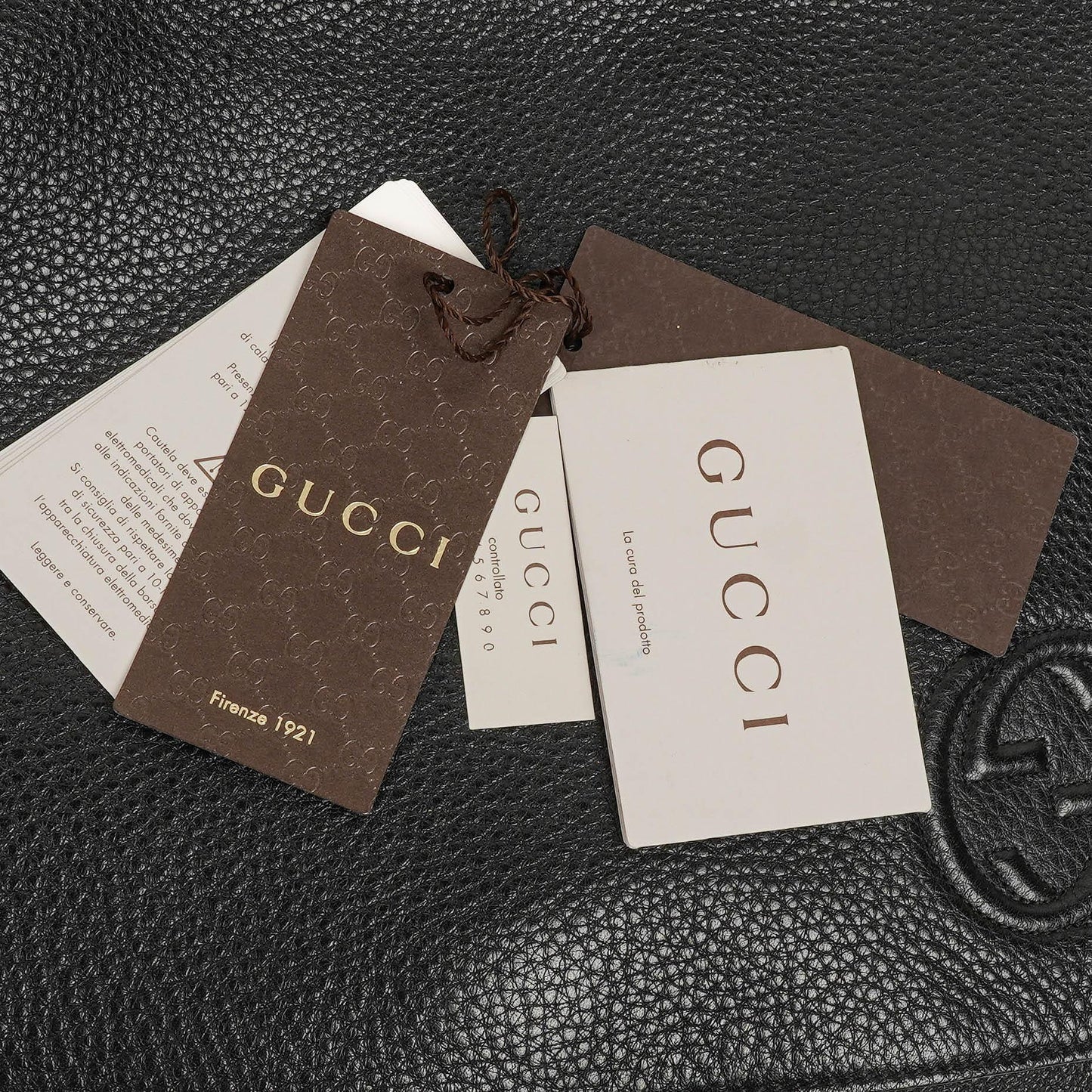 Gucci Messenger Tasche aus schwarzem genarbtem Leder