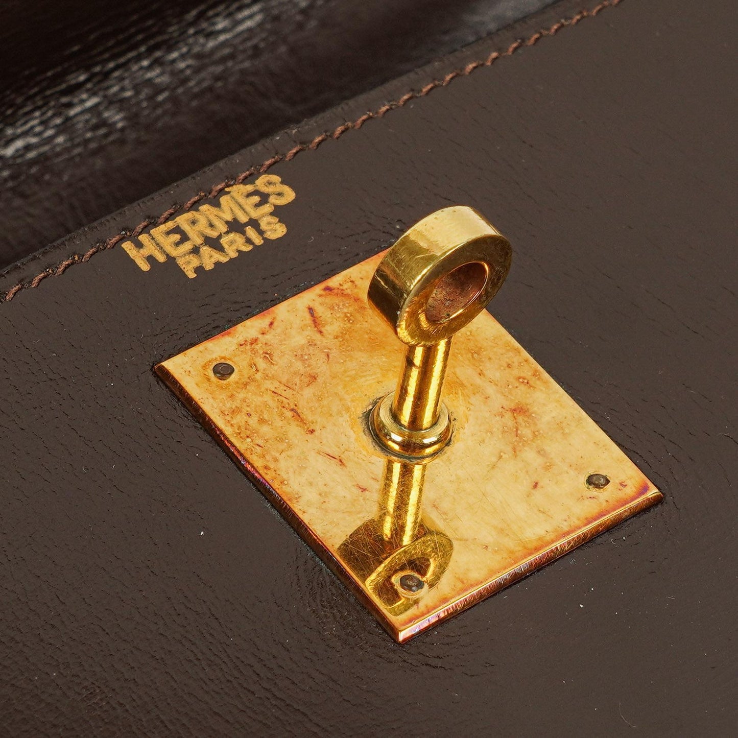 Hermès Kelly 28 Retourne Vintage aus Chocolate Box-Kalbsleder mit Goldbeschlägen, 1965