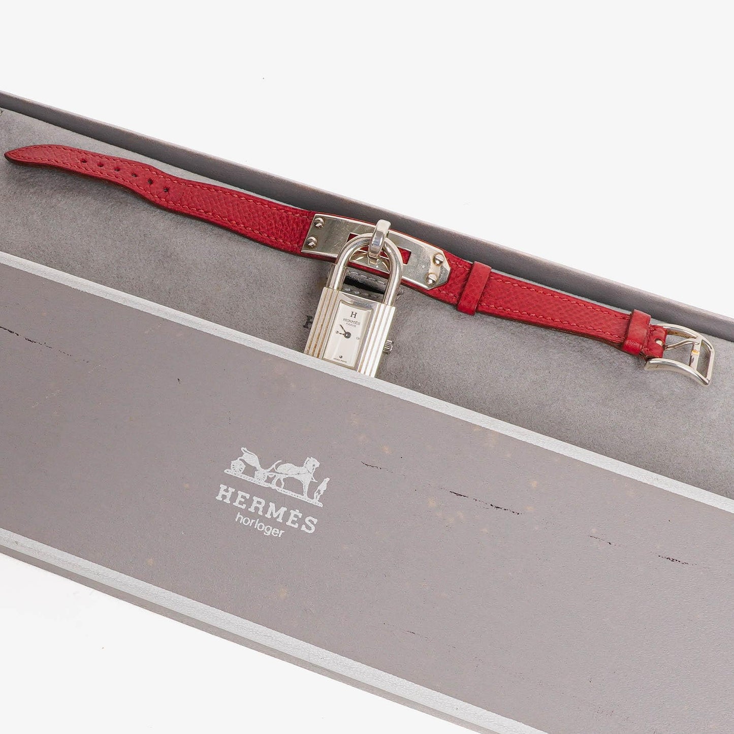 Hermès Kelly Uhr aus Rouge Courchevel Leder in Silberoptik