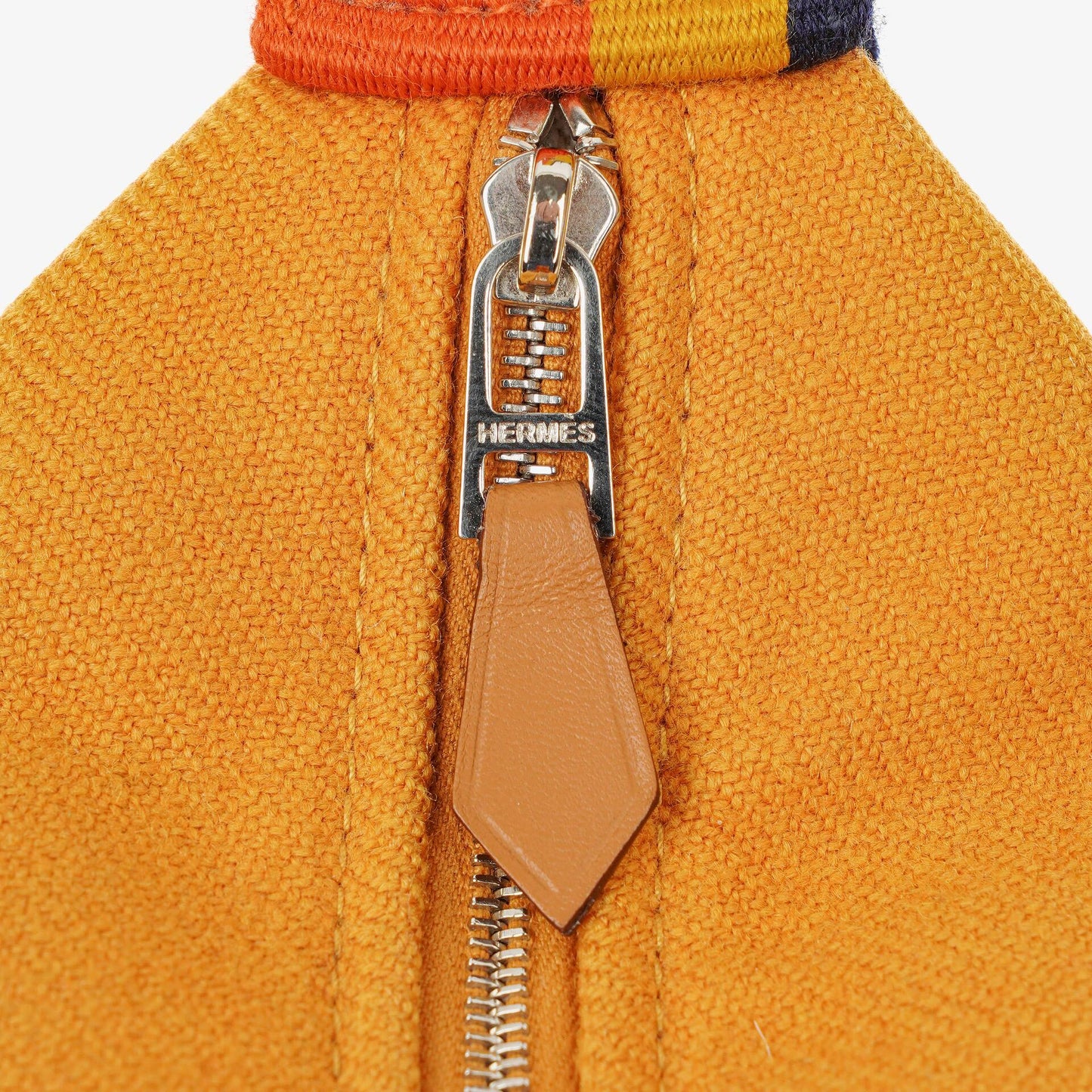 Hermès kleine Bride-A-Brac Pouch aus ockerfarbenem Canvas