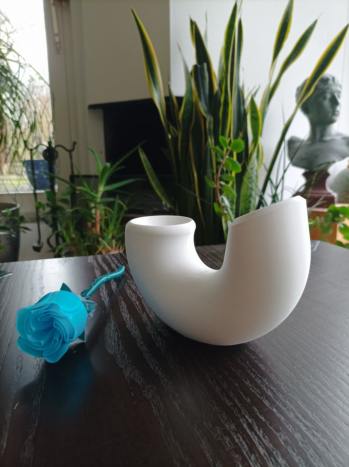 Glatte U-Form Vase, Moderner Minimalistischer Weißer Wohnkultur-Akzent, Perfekt für Zeitgenössische Räume