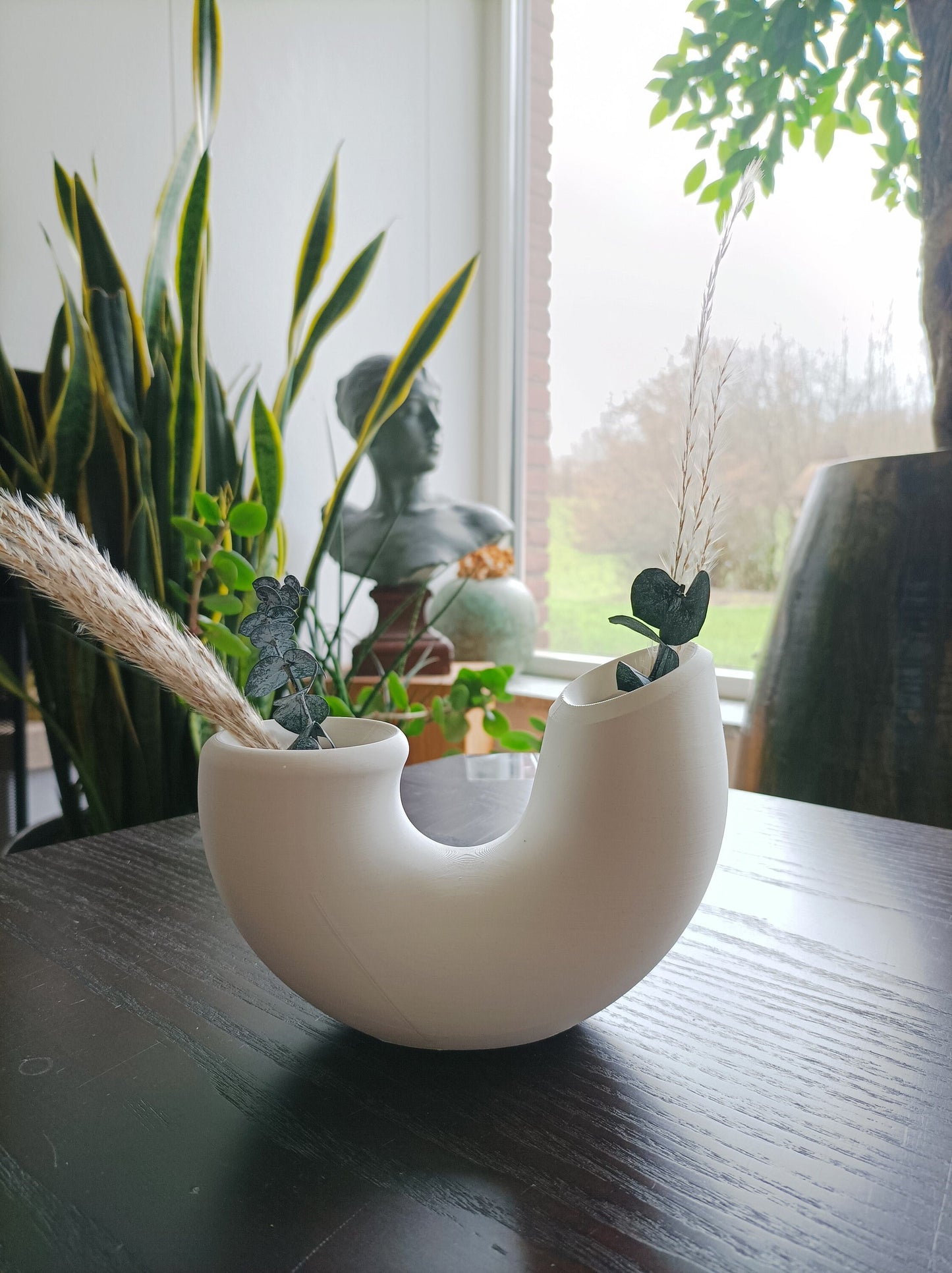 Glatte U-Form Vase, Moderner Minimalistischer Weißer Wohnkultur-Akzent, Perfekt für Zeitgenössische Räume