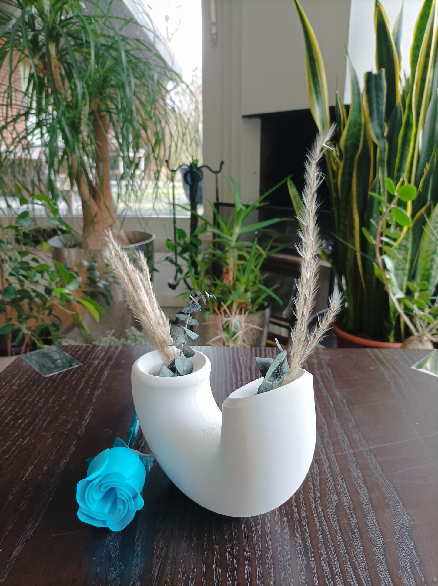 Glatte U-Form Vase, Moderner Minimalistischer Weißer Wohnkultur-Akzent, Perfekt für Zeitgenössische Räume