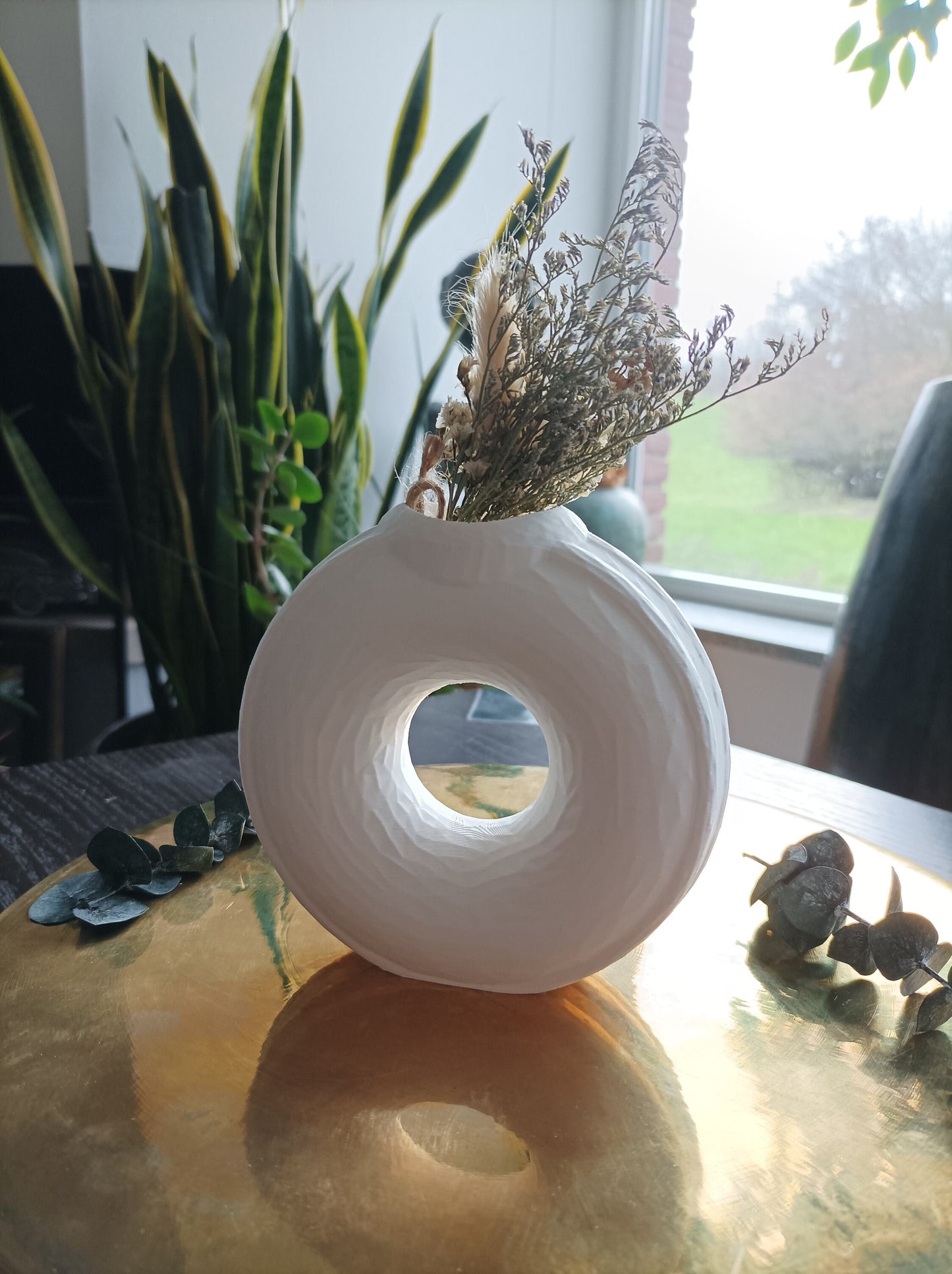 Miniaturowy wazon w kształcie pączka wykonany w technologii druku 3D, wyjątkowy design na suszone kwiaty i stylowa dekoracja wnętrz