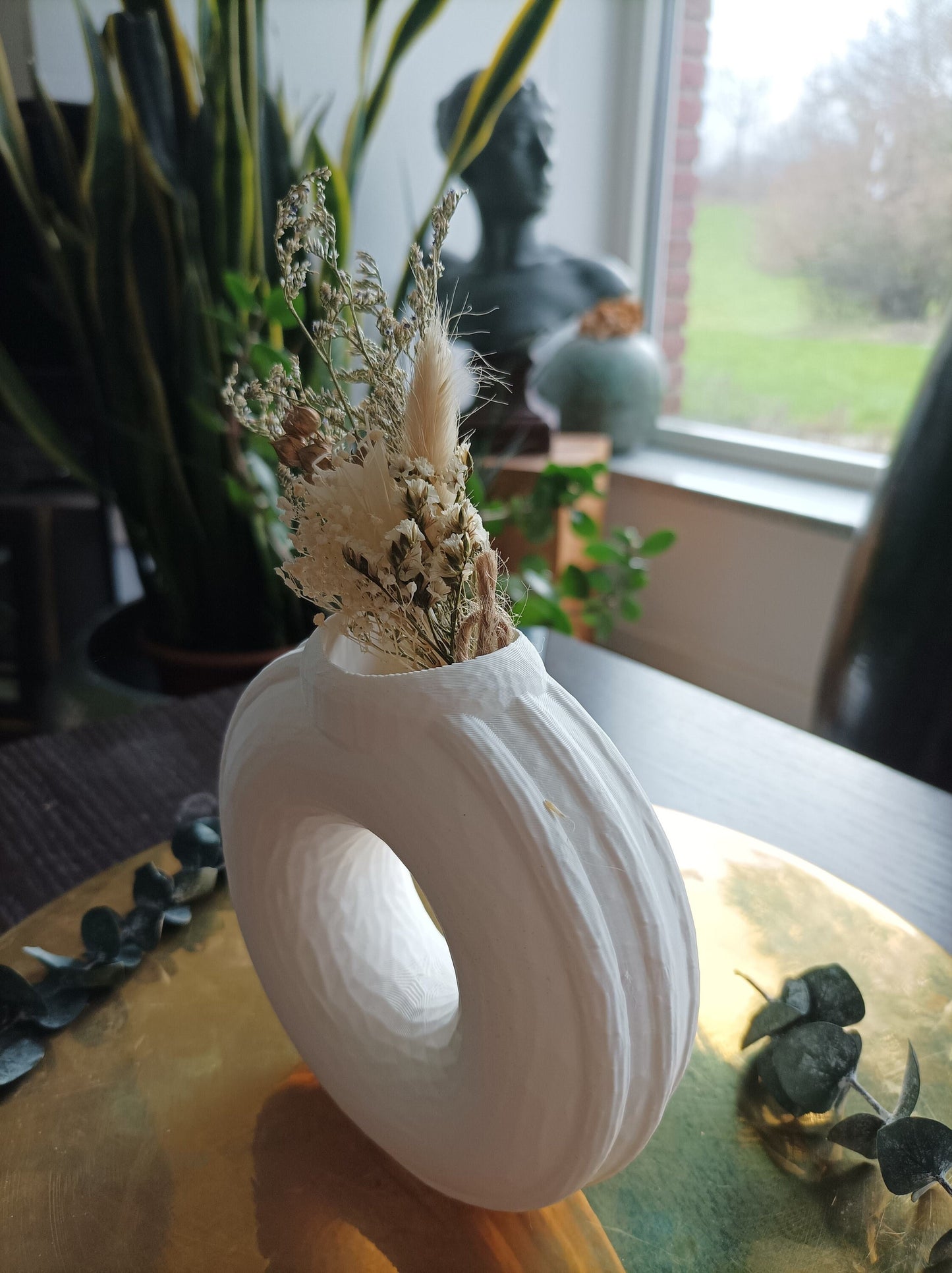 Miniaturowy wazon w kształcie pączka wykonany w technologii druku 3D, wyjątkowy design na suszone kwiaty i stylowa dekoracja wnętrz