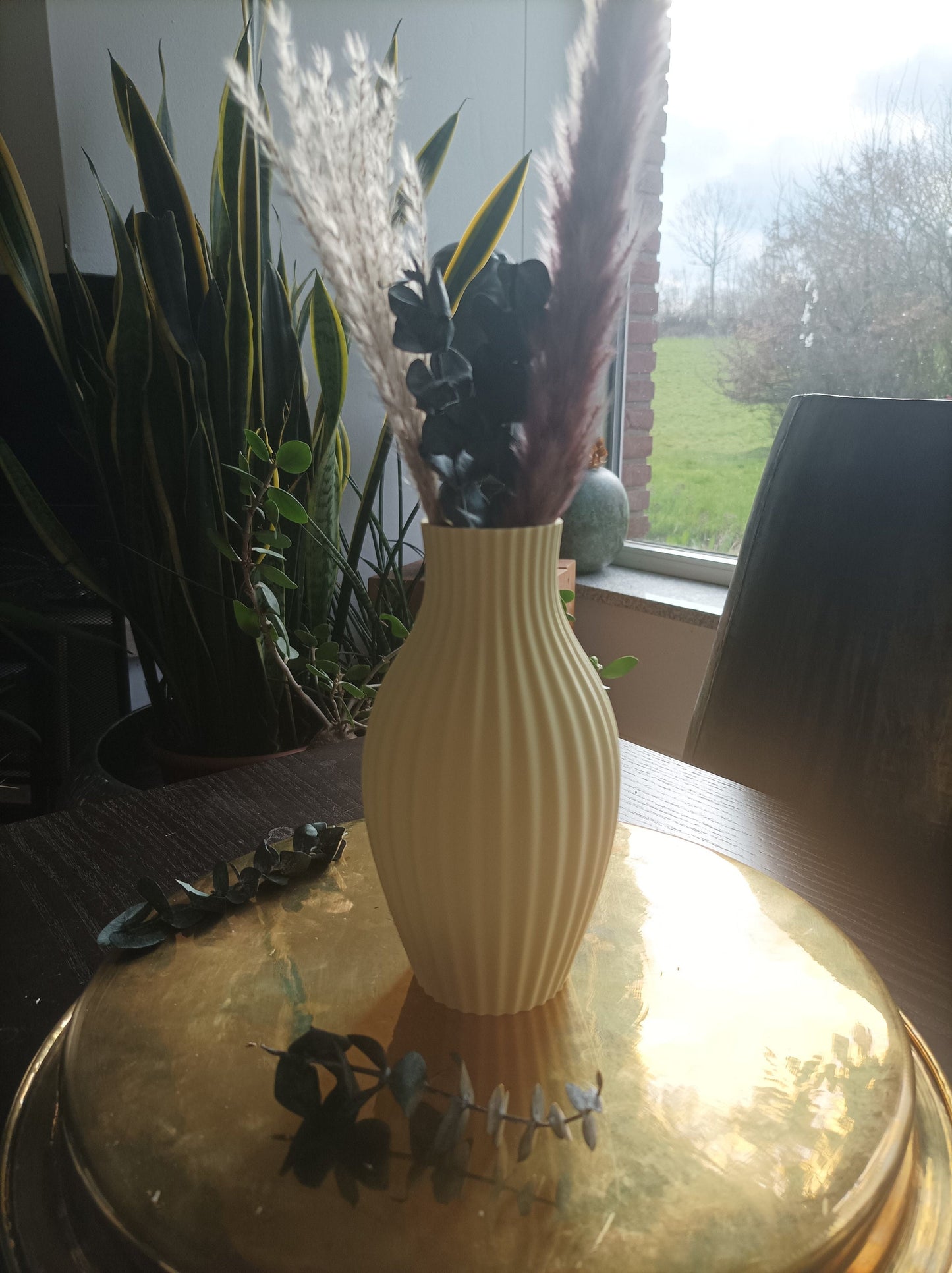 Elegant 3D-Printed Contour Vase