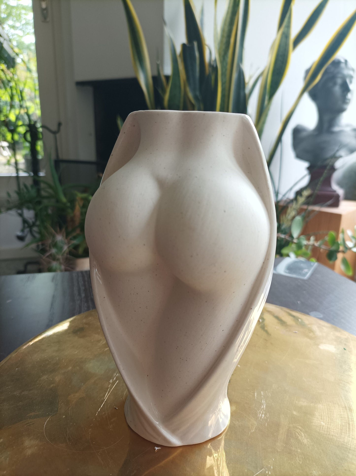 Elegante Frauenkörper-Vase aus Keramik
