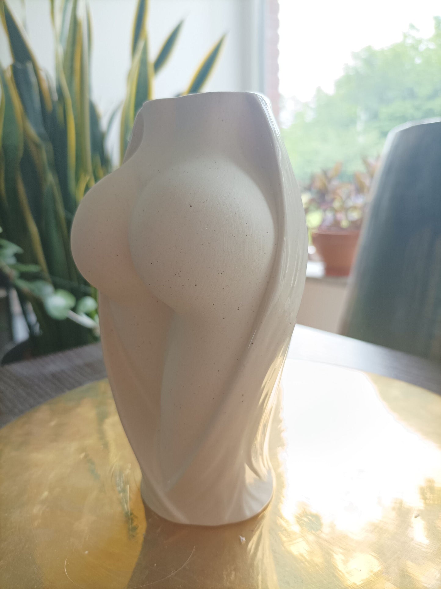 Elegante Frauenkörper-Vase aus Keramik