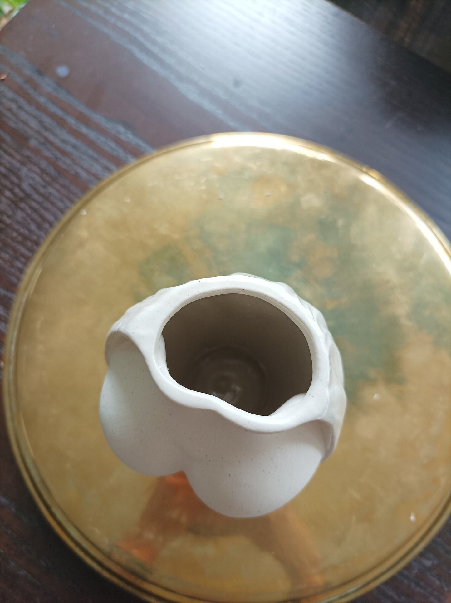 Elegante Frauenkörper-Vase aus Keramik