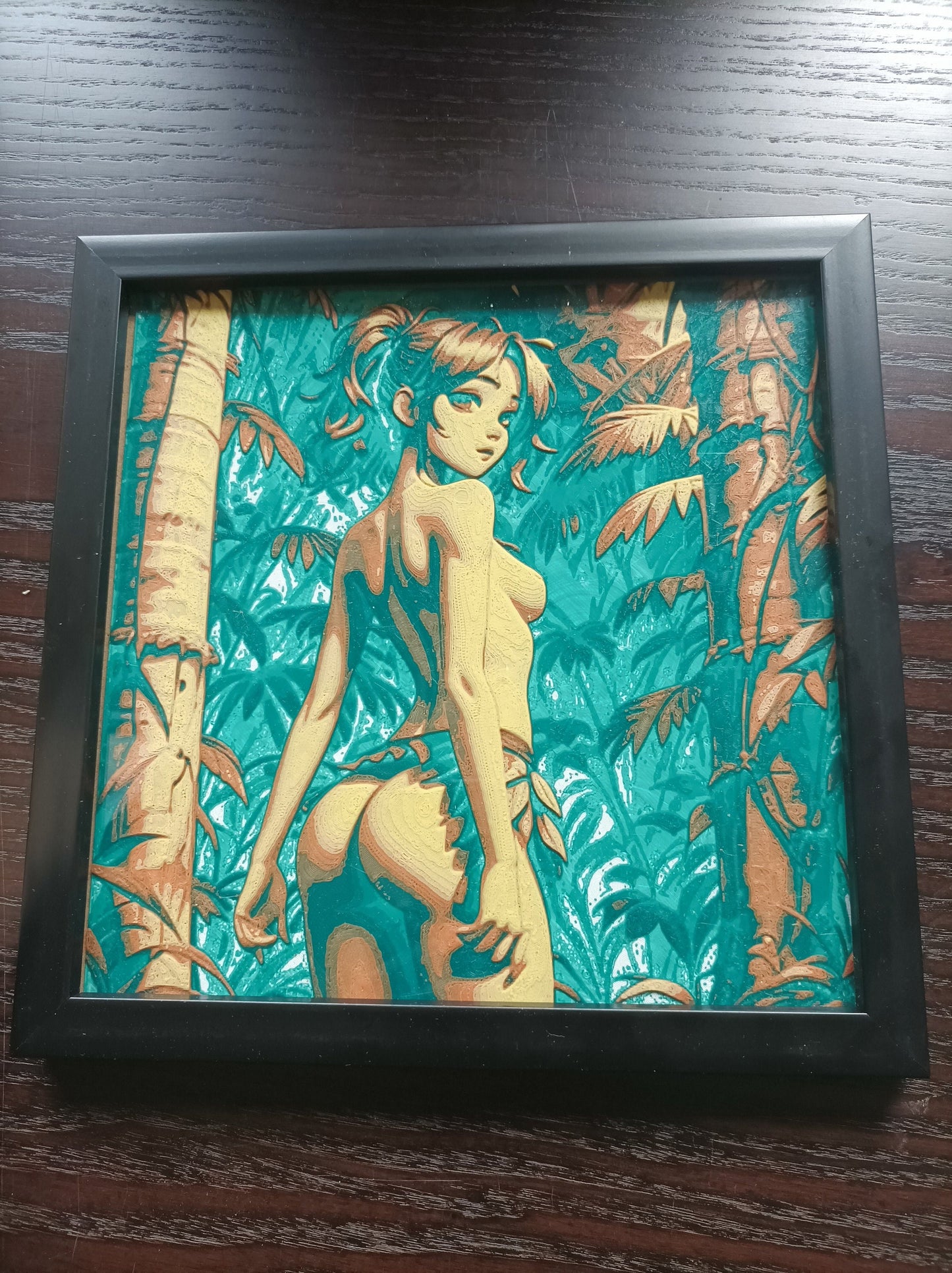 Faszinierendes 3D-gedrucktes Erotik-Kunstwerk, gerahmte weibliche Figur in Naturszenerie