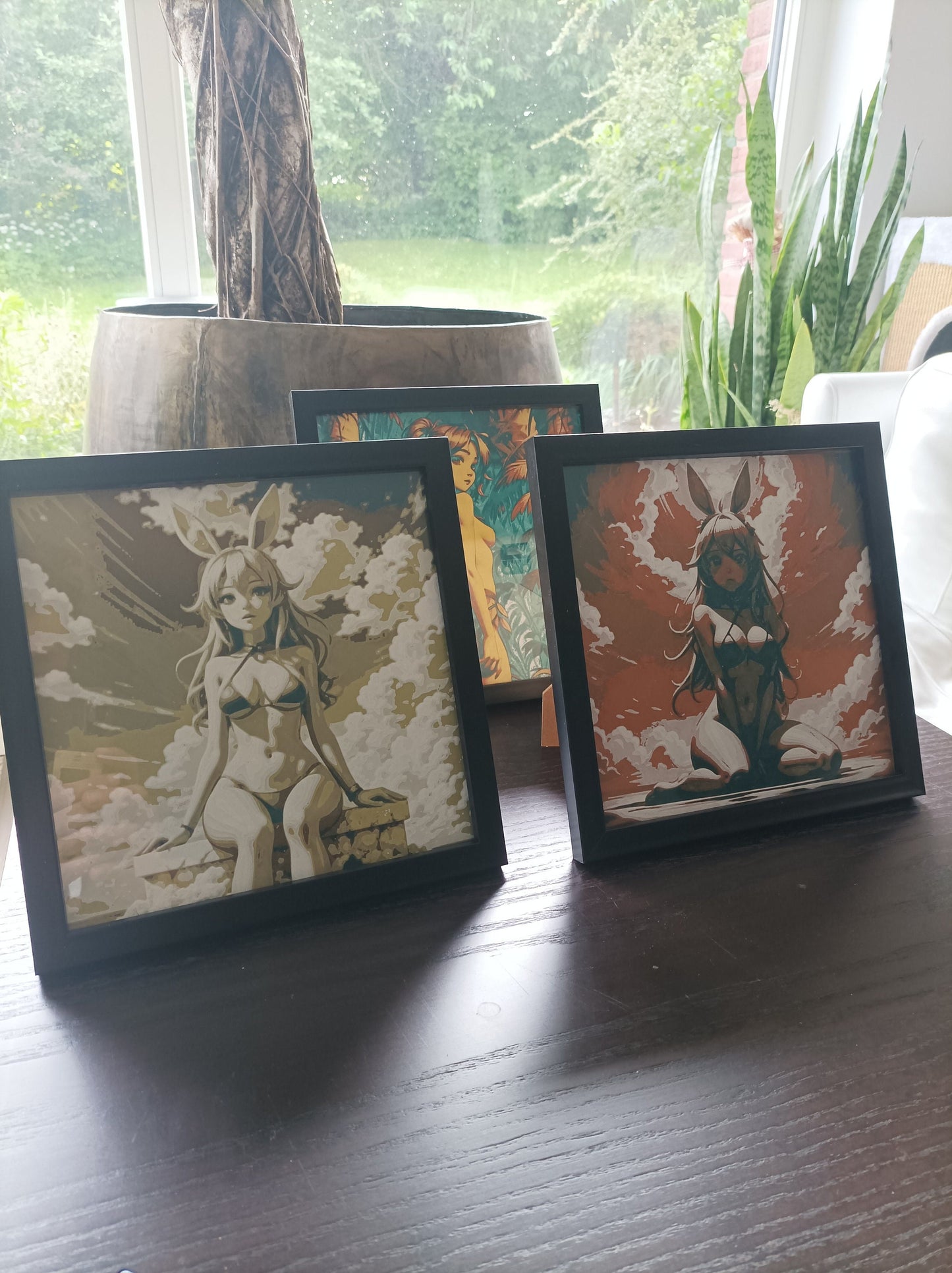 Faszinierendes 3D-gedrucktes Erotik-Kunstwerk, gerahmte weibliche Figur in Naturszenerie
