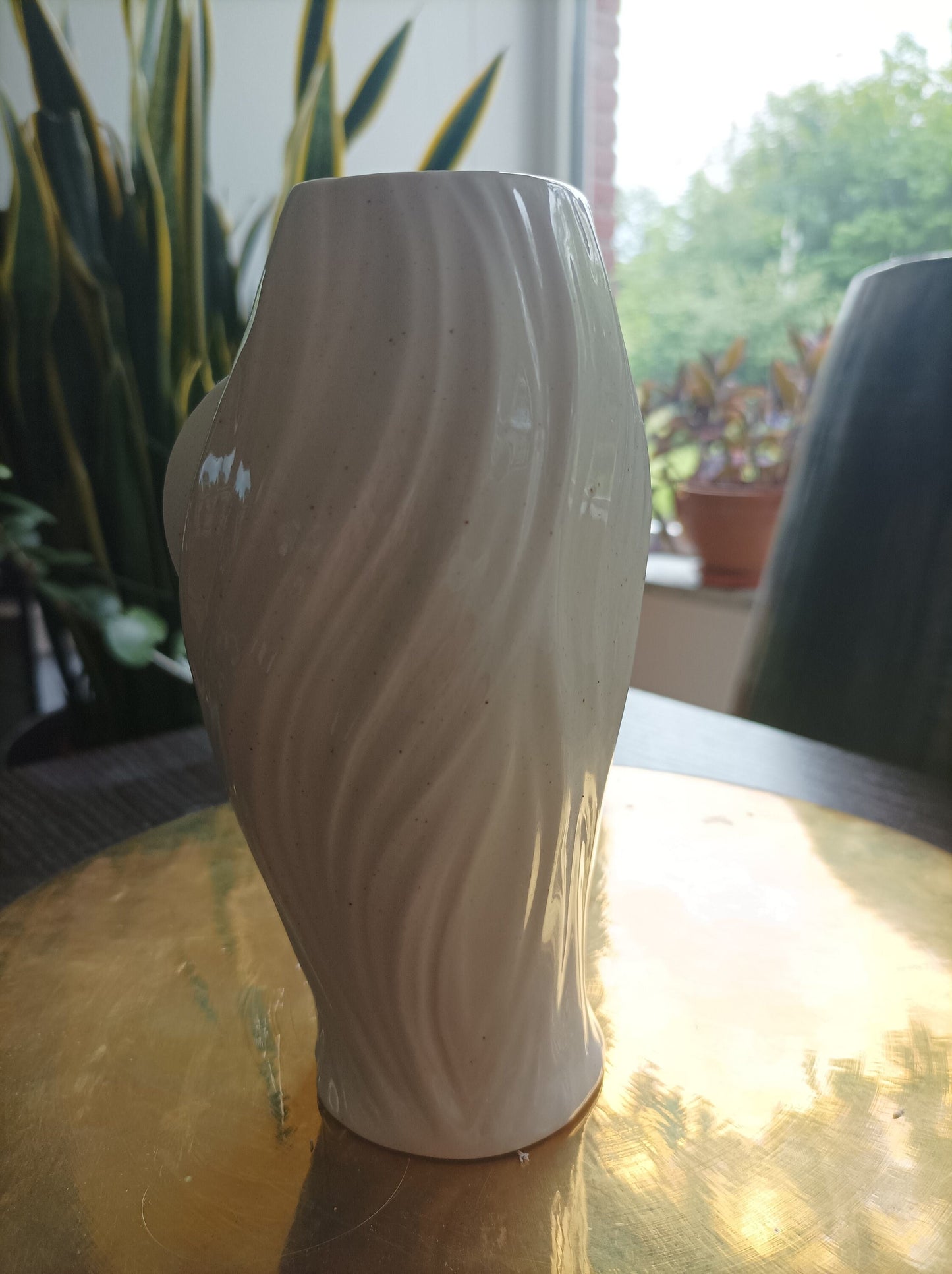 Elegante Frauenkörper-Vase aus Keramik