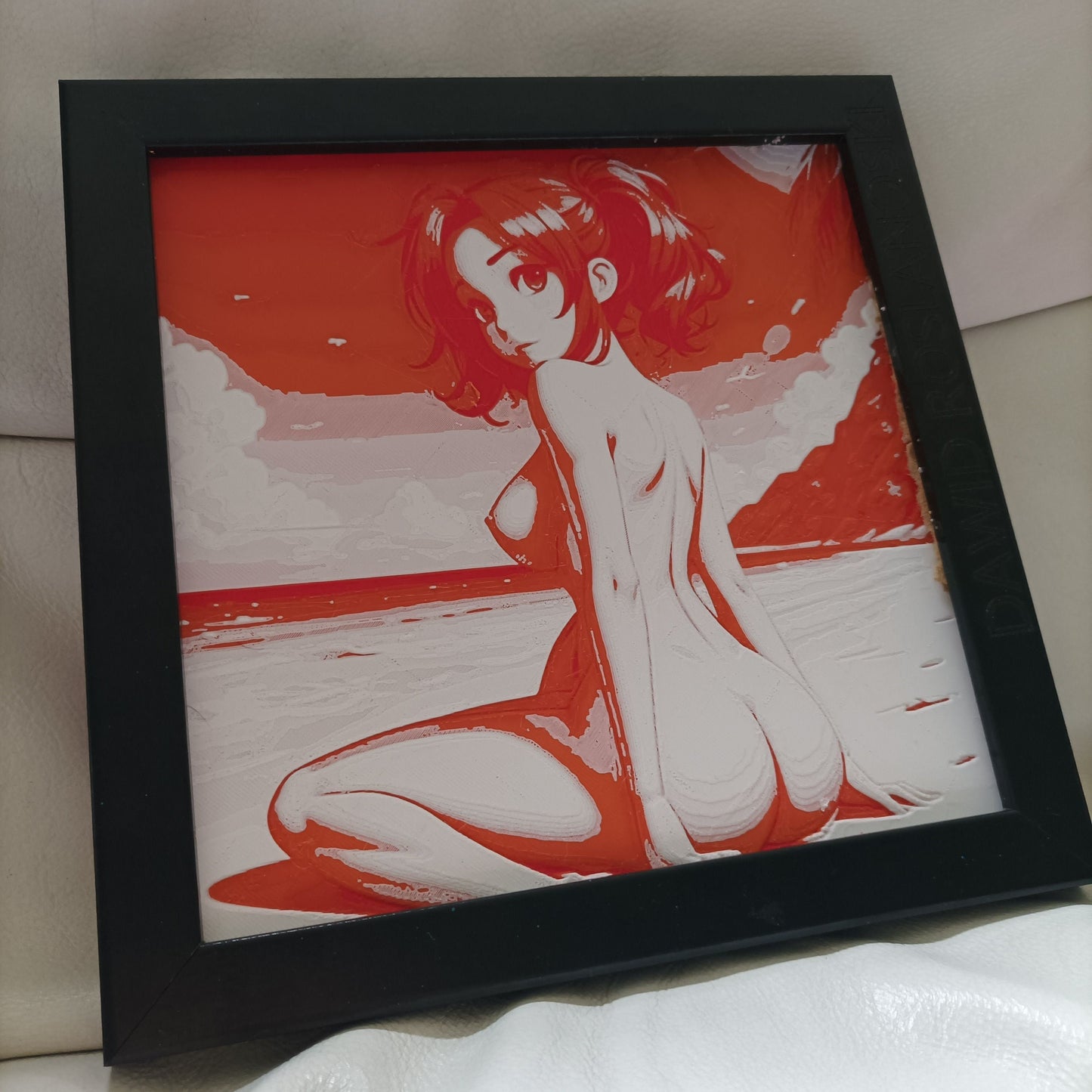 Faszinierendes 3D-gedrucktes Erotik-Kunstwerk, gerahmte weibliche Figur in Naturszenerie