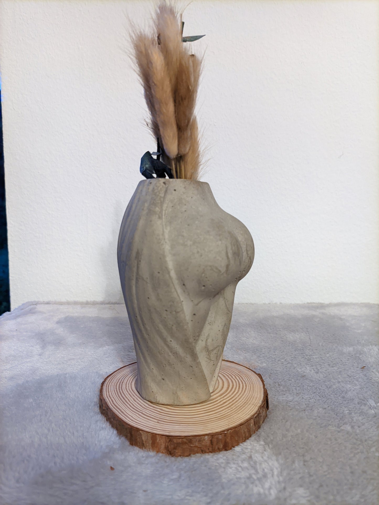 Elegant beer mug vase