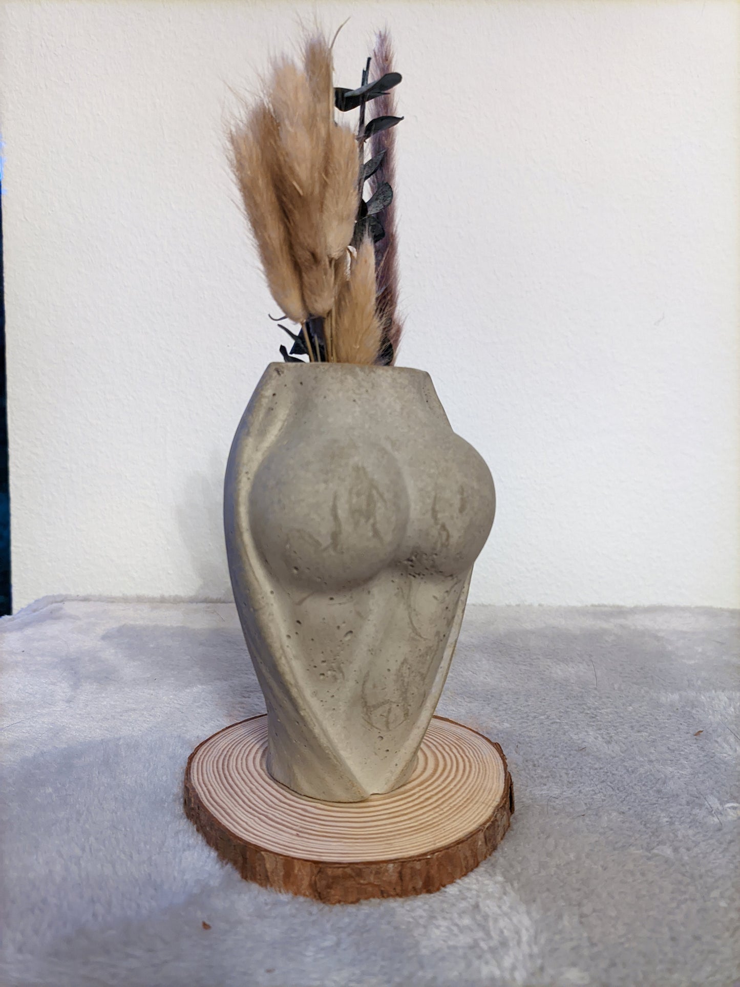 Elegant beer mug vase