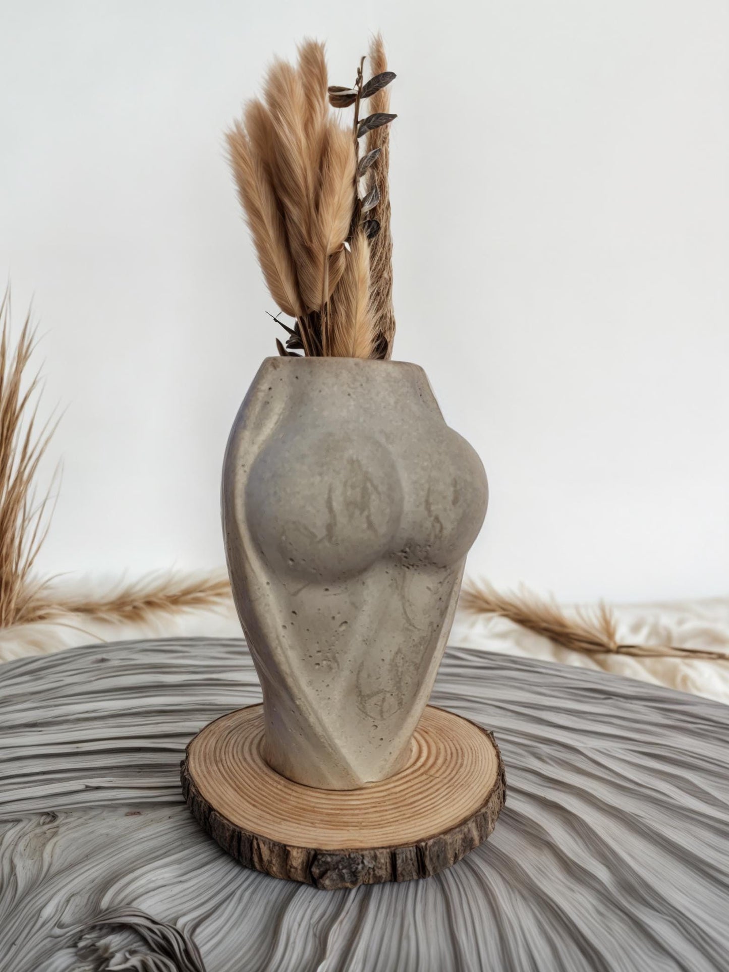 Elegant beer mug vase