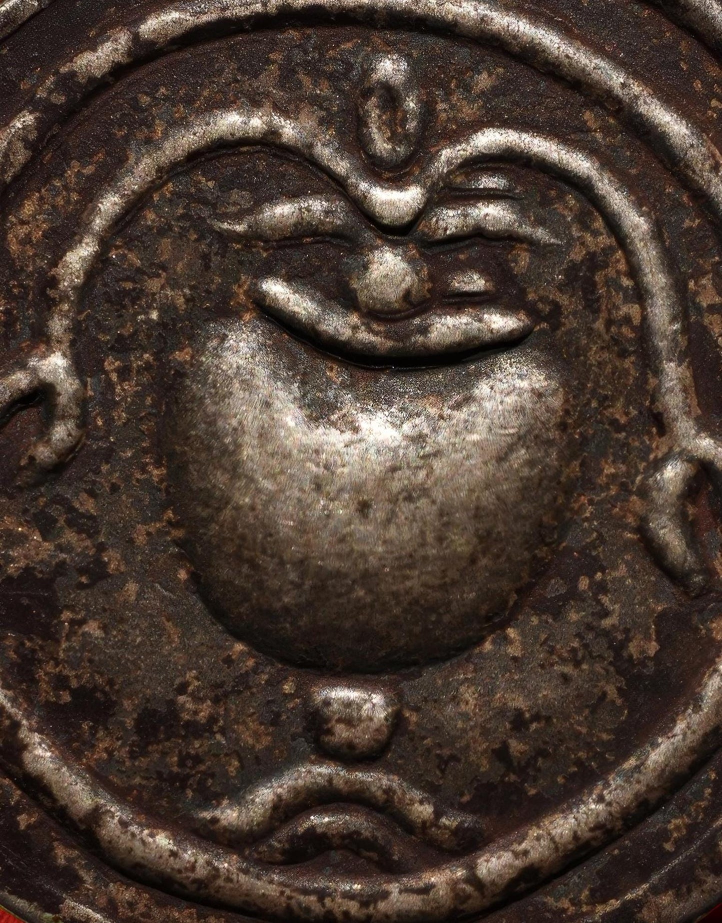 Bardzo rzadki srebrny medal Dvaravati, XII wiek naszej ery, Purnakumbha i napis, Rzadki artefakt buddyjski