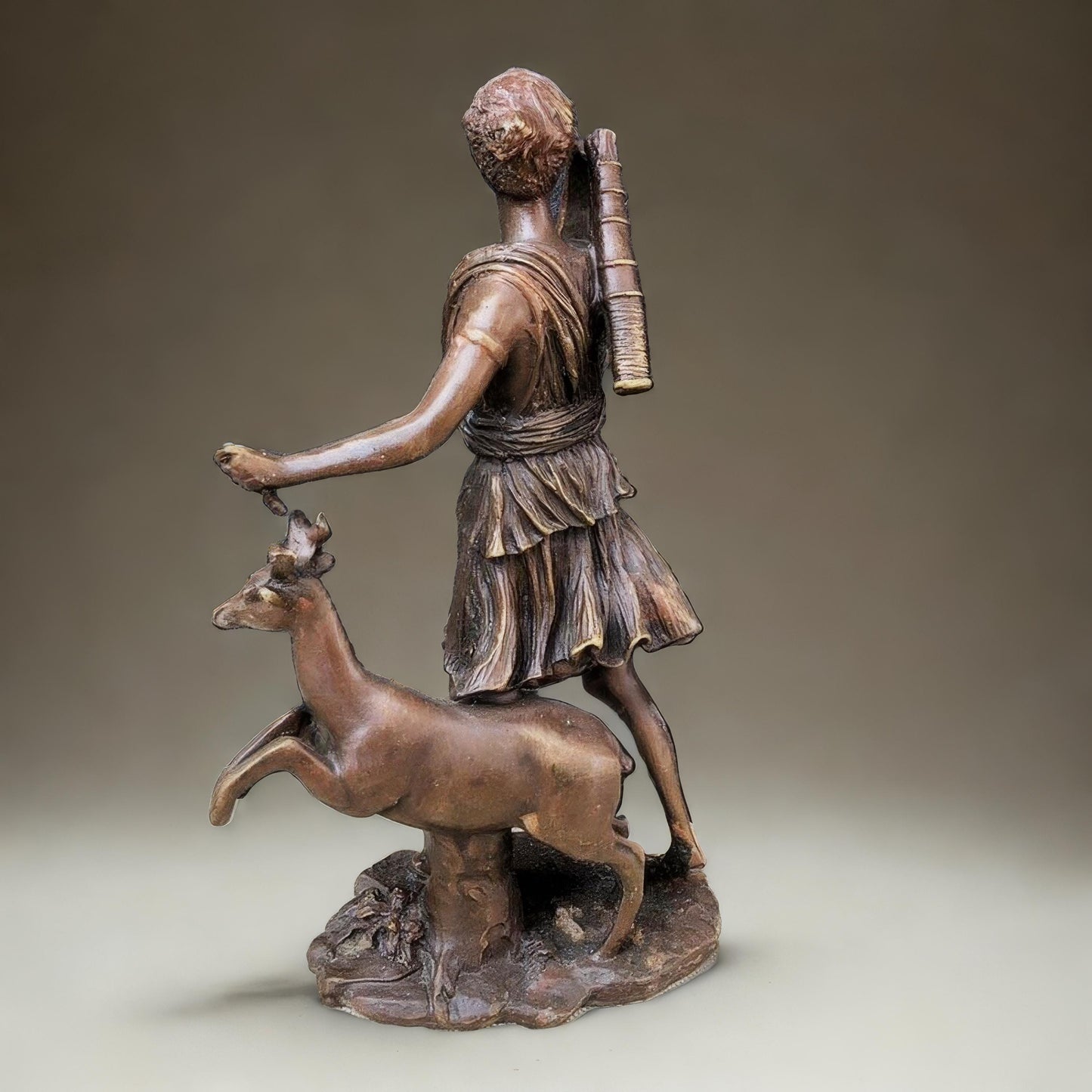 Rzeźba z brązu Artemidy – ręcznie wykonana figurka bogini łowów – dekoracja domu – prezent artystyczny – mitologia – grecka bogini