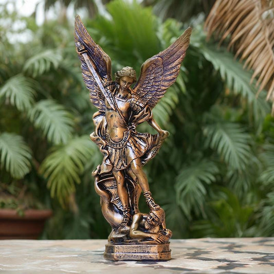 Imponująca statua Archanioła Michała - Triumf nad złem |