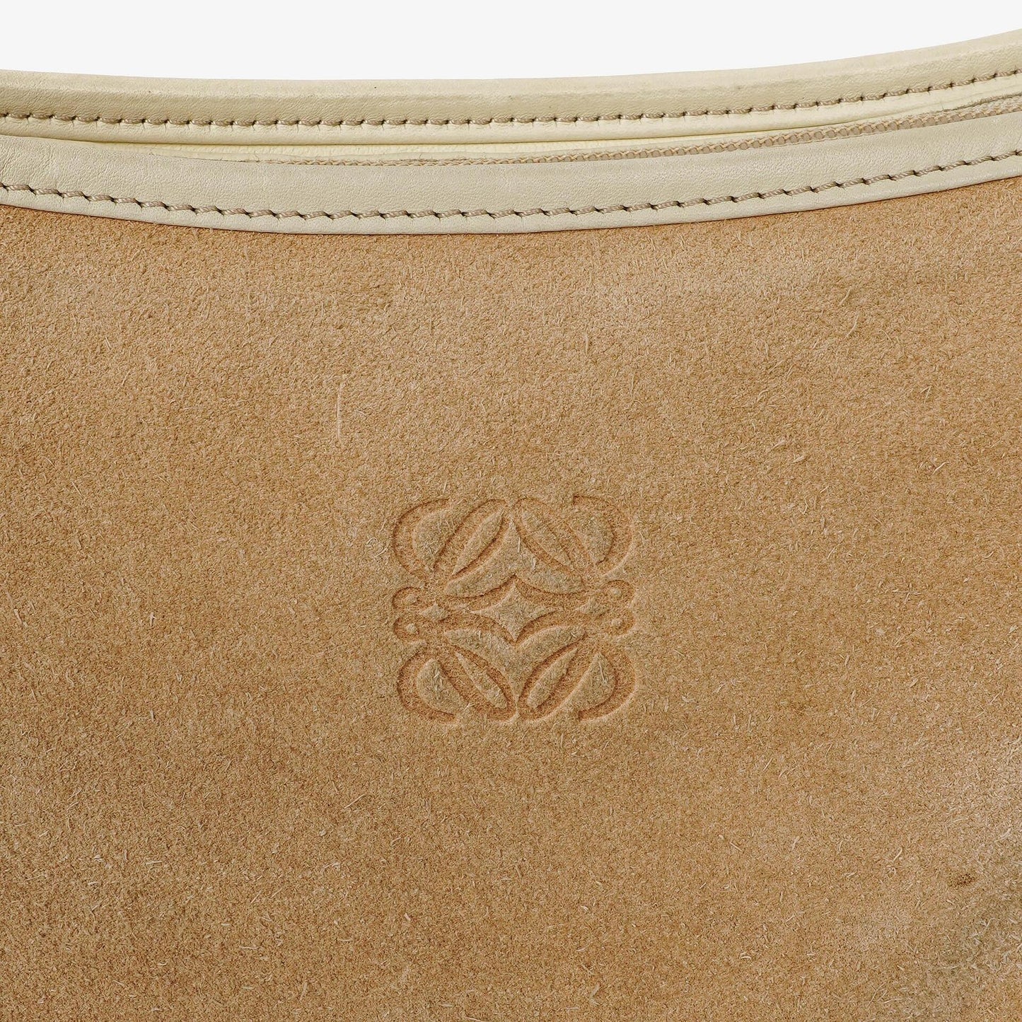 Loewe Anagram Schultertasche aus Wildleder
