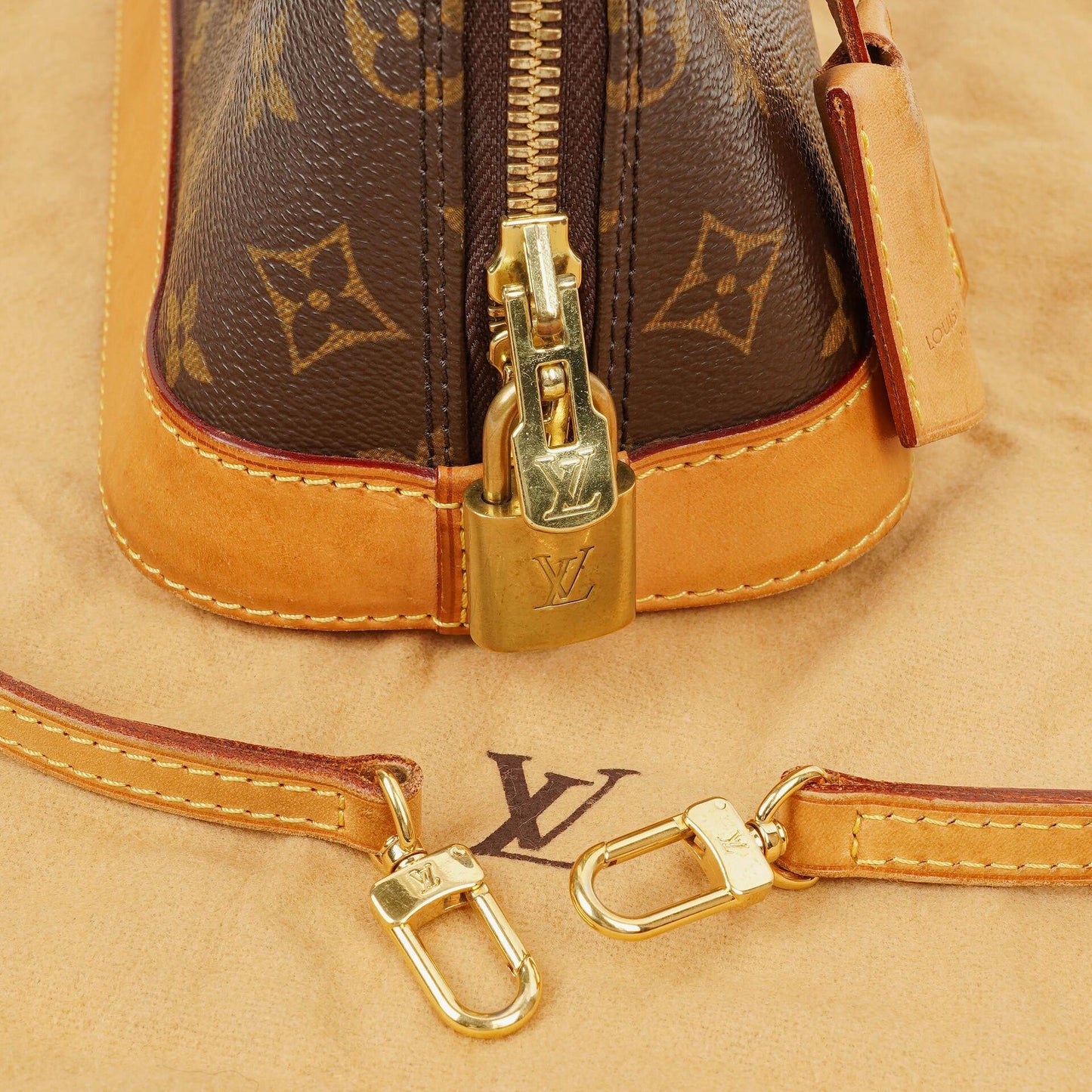Louis Vuitton Alma BB Monogram Canvas Handtasche