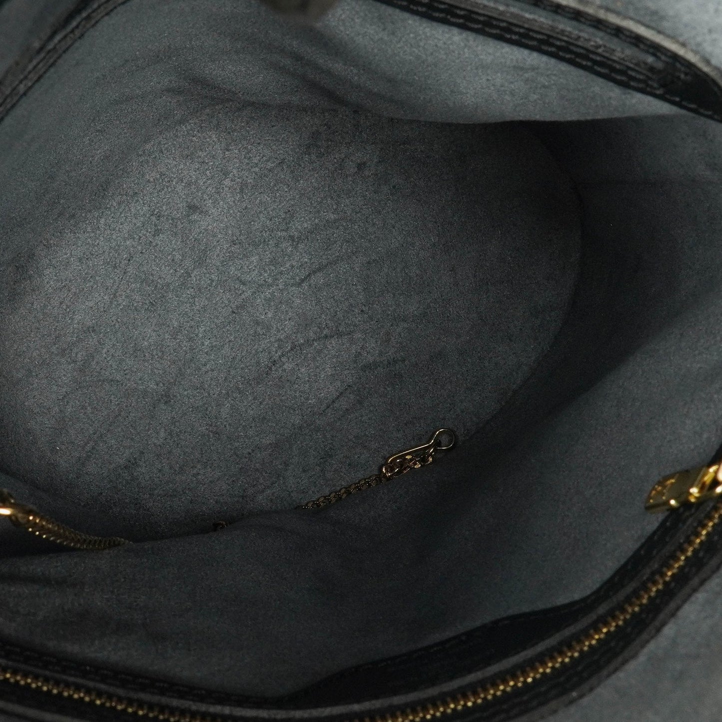 Louis Vuitton Petit Bucket Bag aus schwarzem Epi Leder