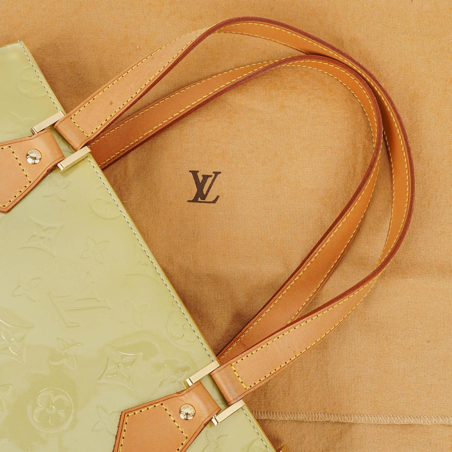 Louis Vuitton Houston Schultertasche aus grünem Vernis