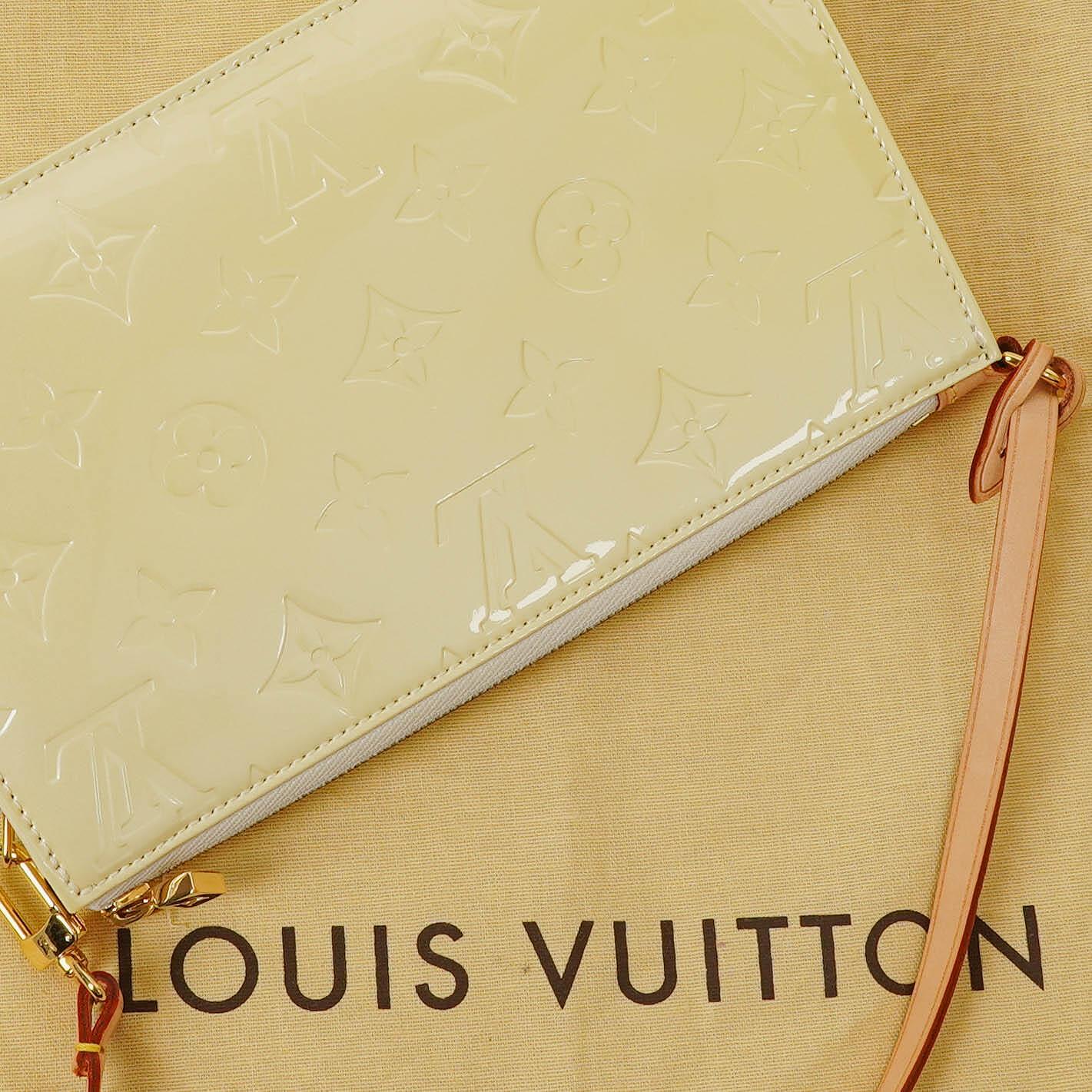 Louis Vuitton Lexington Täschchen aus Monogram Vernis in Perle