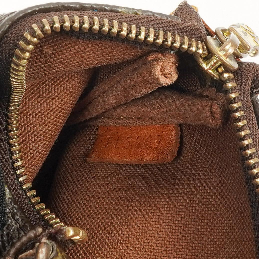 Louis Vuitton Mini Pochette Accessories Monogram Canvas Clutch-Tasche
