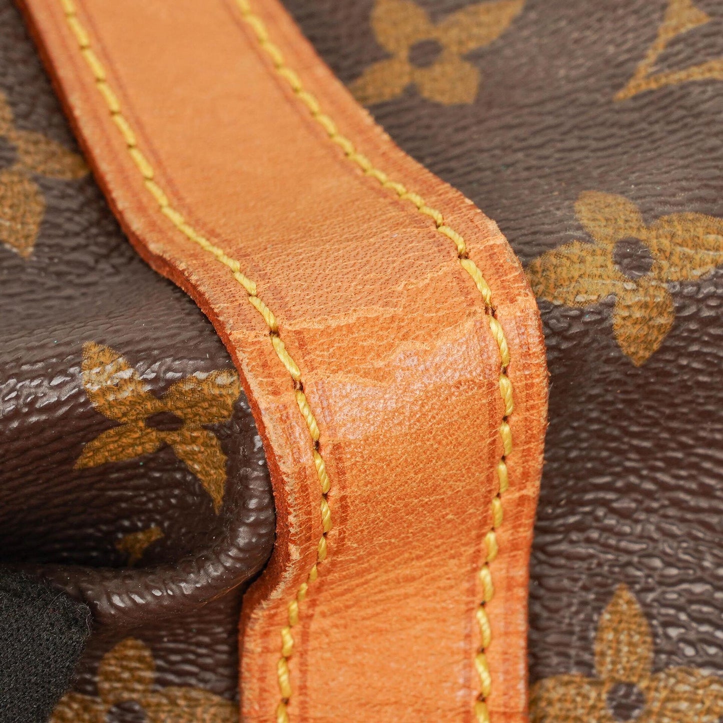 Louis Vuitton Petit Noe Schultertasche aus Monogram Canvas