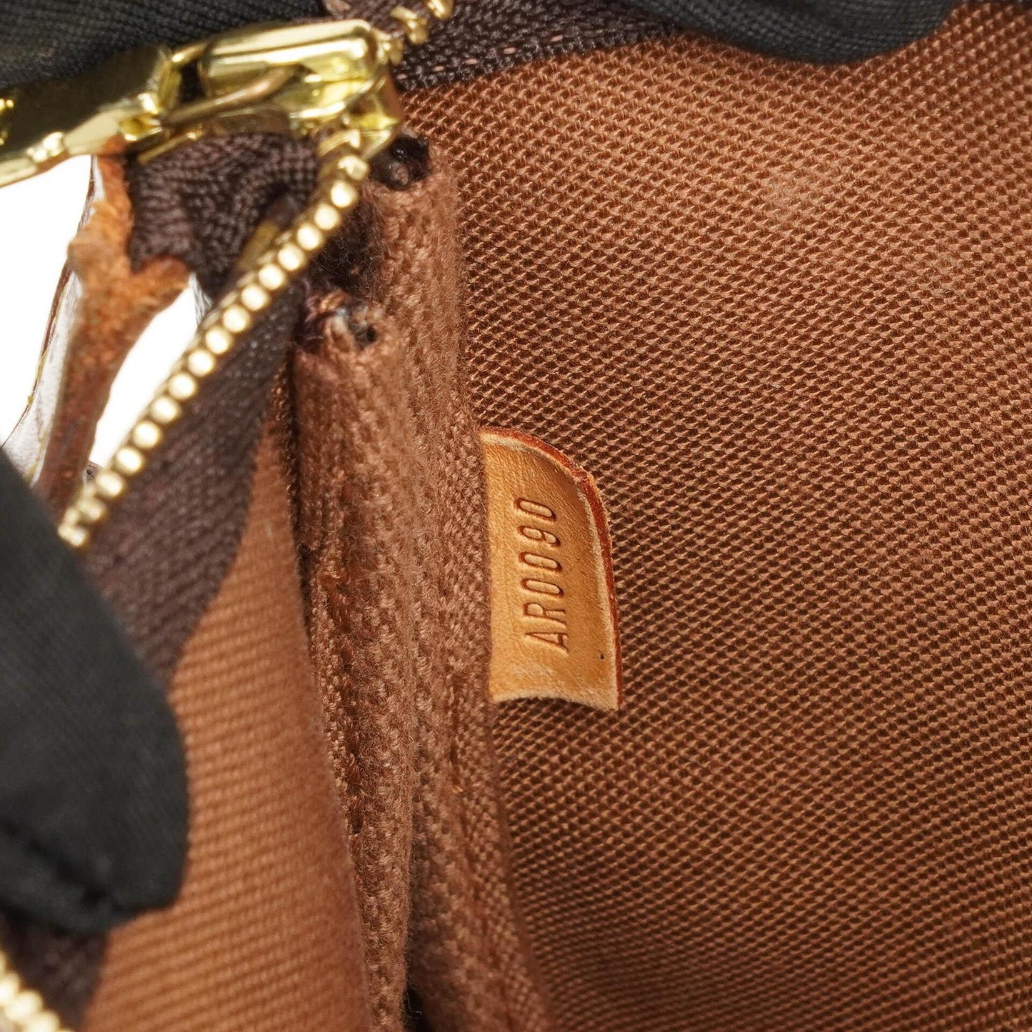 Louis Vuitton Pochette Accessoires Monogram Canvas Clutch Tasche
