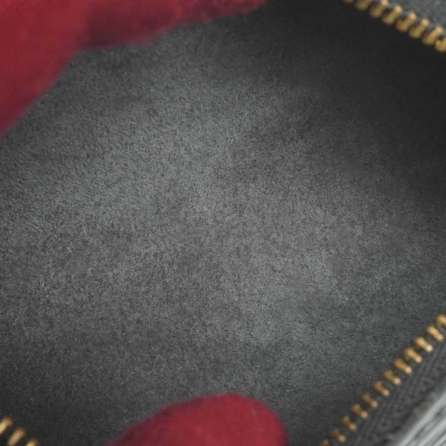 Louis Vuitton Soufflot Handtasche aus schwarzem Epi-Leder