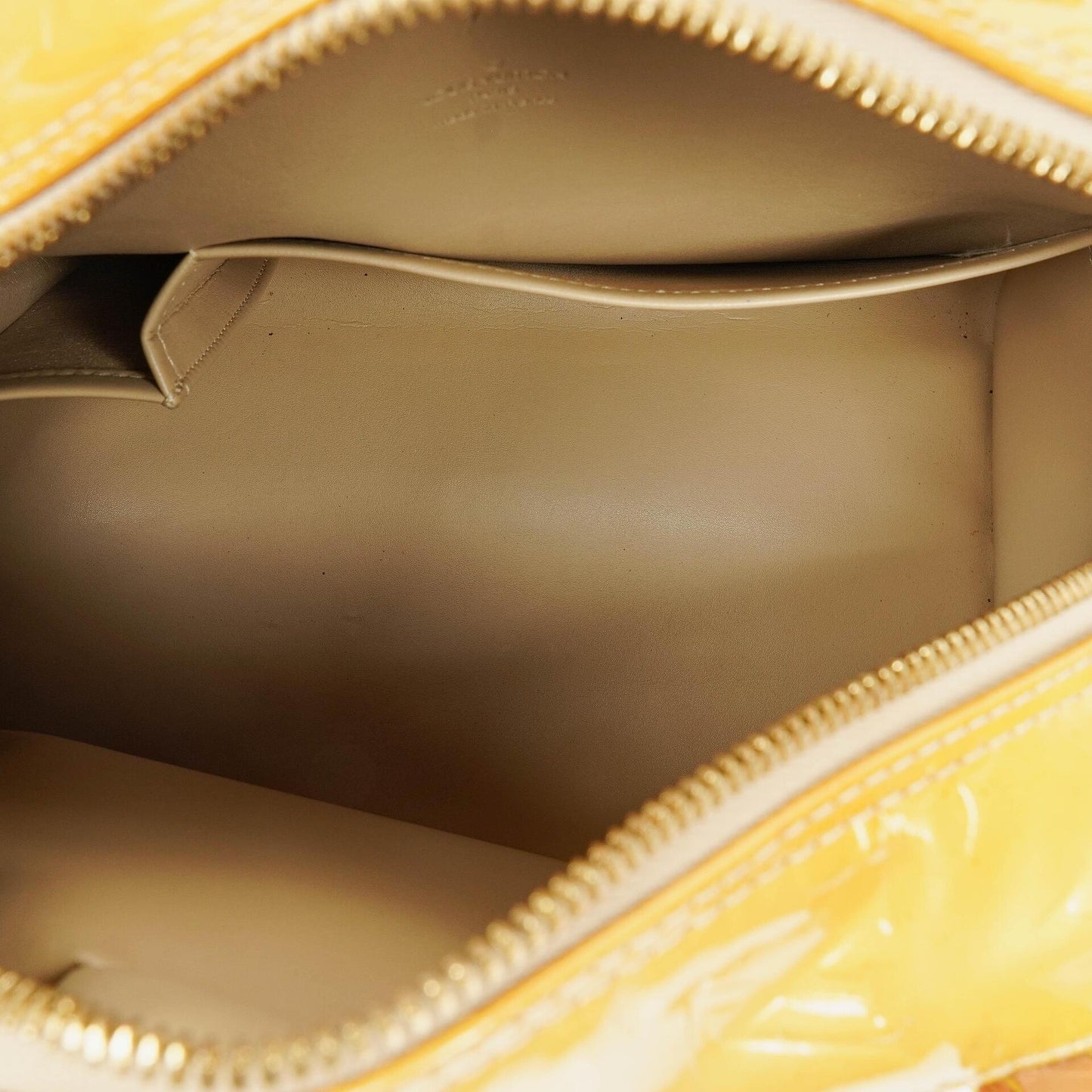 Louis Vuitton Tompkins Tasche aus gelbem Lackleder