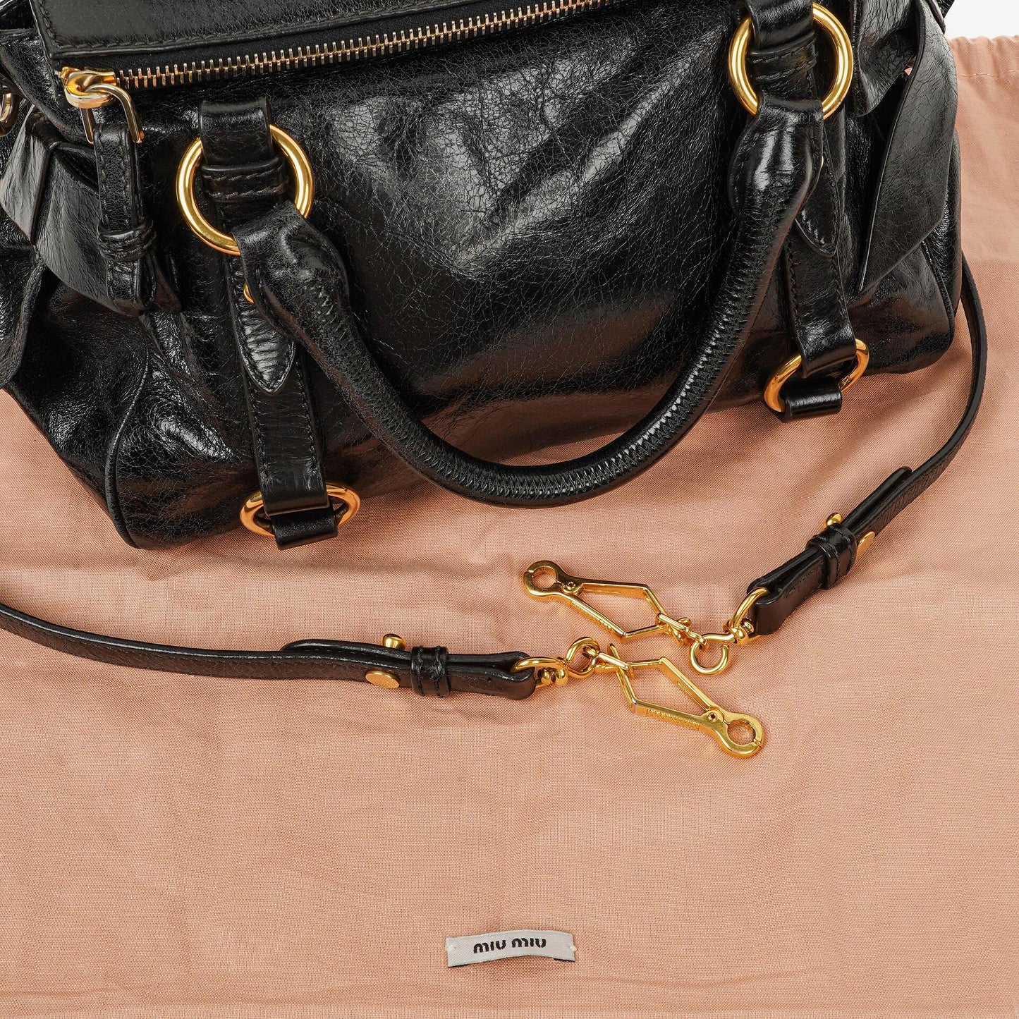 Miu Miu kleine Bow Satchel Tasche aus schwarzem Vitello Leder