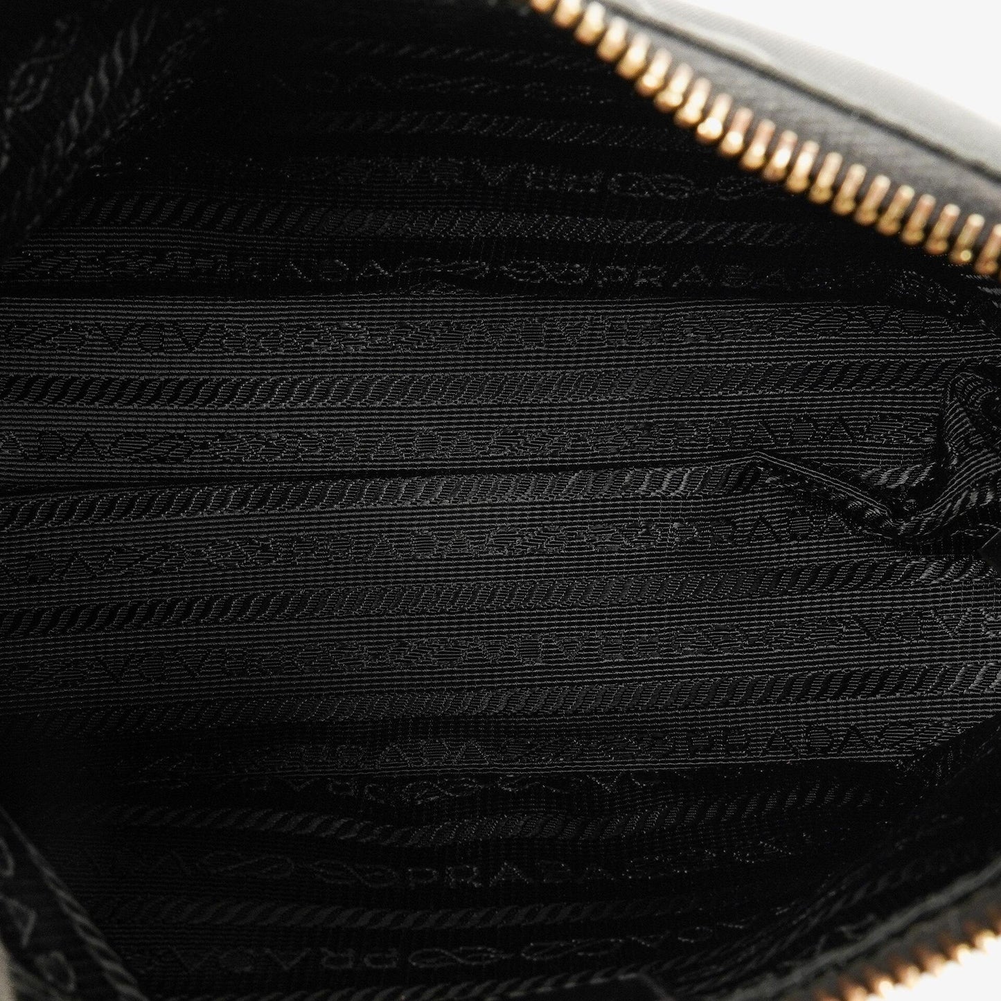 Prada Schultertasche aus schwarzem Tessuto und Saffiano-Leder
