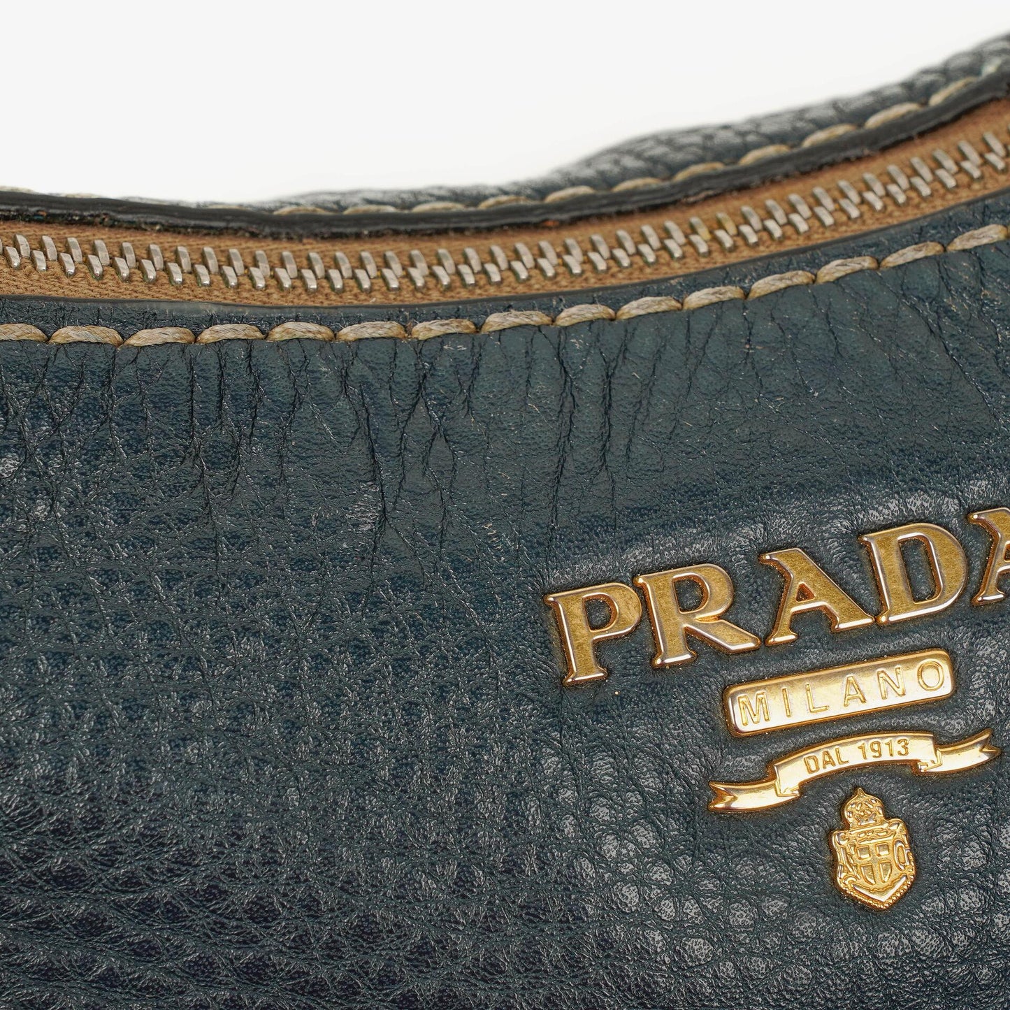 Prada Vitello Daino Schultertasche aus dunkelblauem Leder