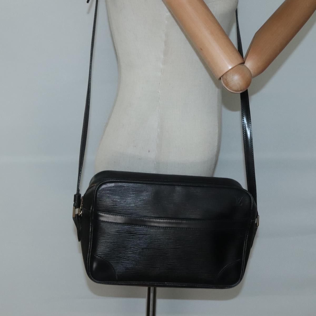 Louis Vuitton LOUIS VUITTON Epi Trocadero 27 Shoulder Bag Black M52312 LV Authentic 136635