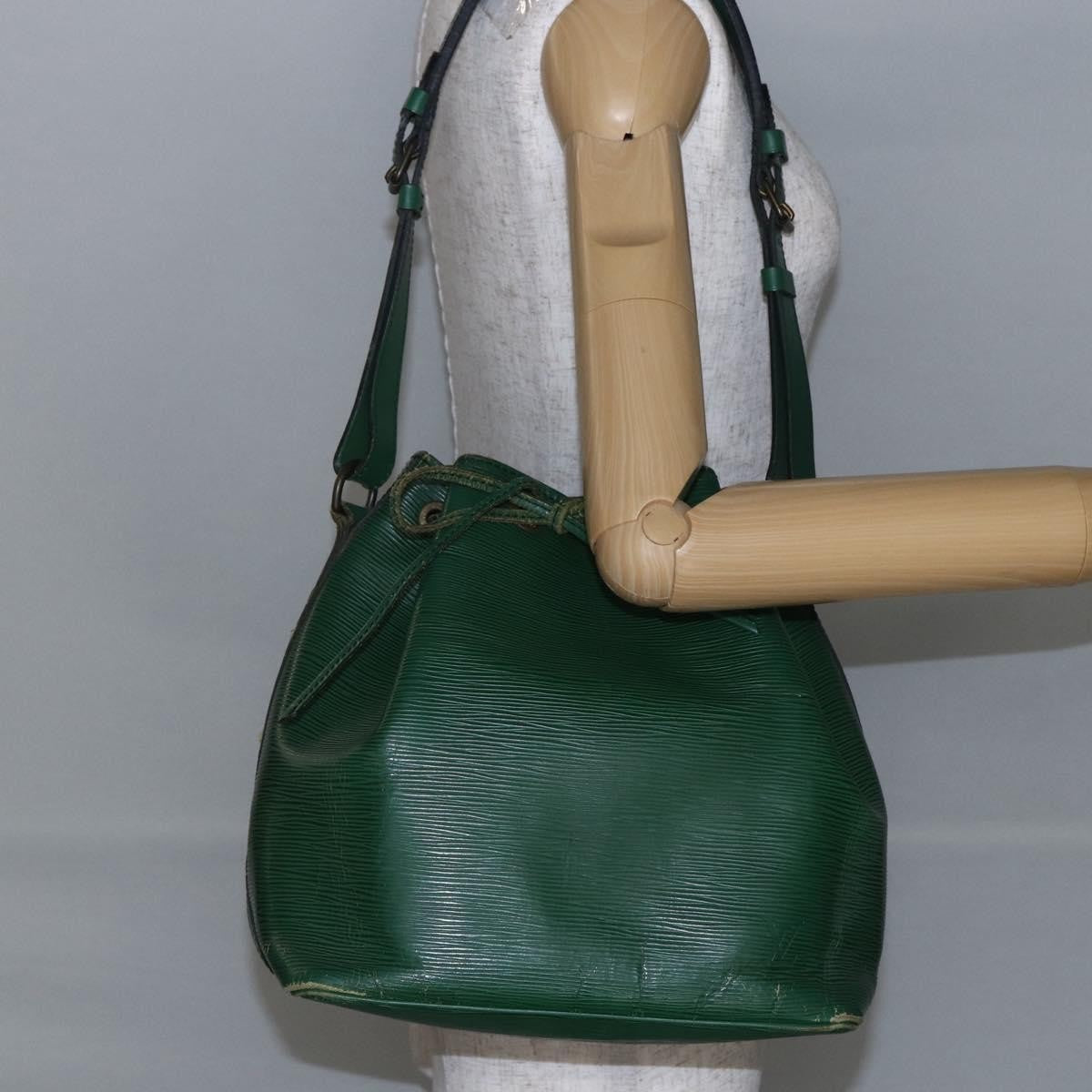 Louis Vuitton LOUIS VUITTON Epi Petit Noe Shoulder Bag Green M44104 LV Authentic 144617