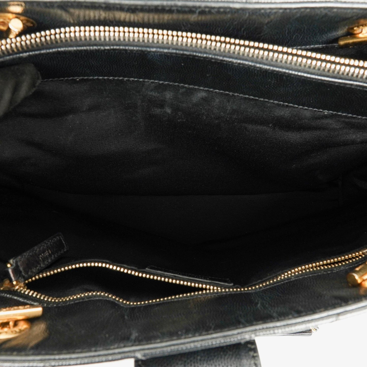 Yves Saint Laurent Classic Shopping Tote aus schwarzem Chevron-gestepptem Leder mit Monogramm