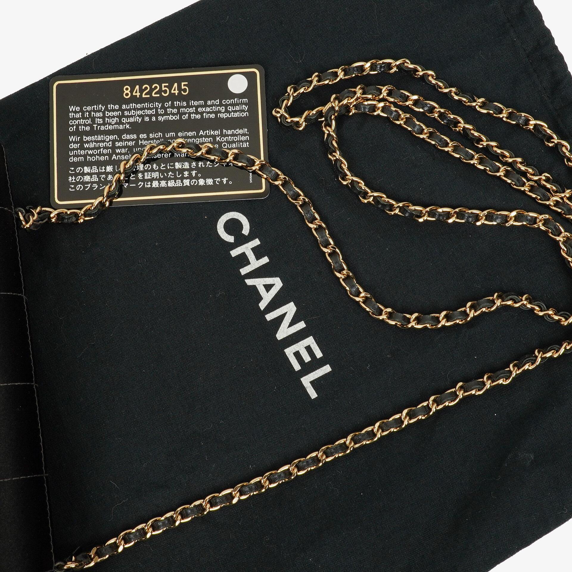 Chanel Chocolate Bar rechteckige Mini Flap Tasche aus schwarzem gestepptem Satin