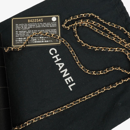 Chanel Chocolate Bar rechteckige Mini Flap Tasche aus schwarzem gestepptem Satin