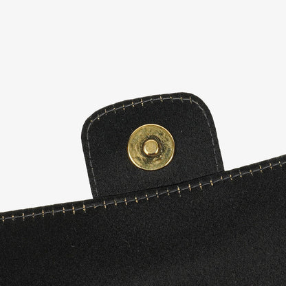 Chanel Chocolate Bar rechteckige Mini Flap Tasche aus schwarzem gestepptem Satin