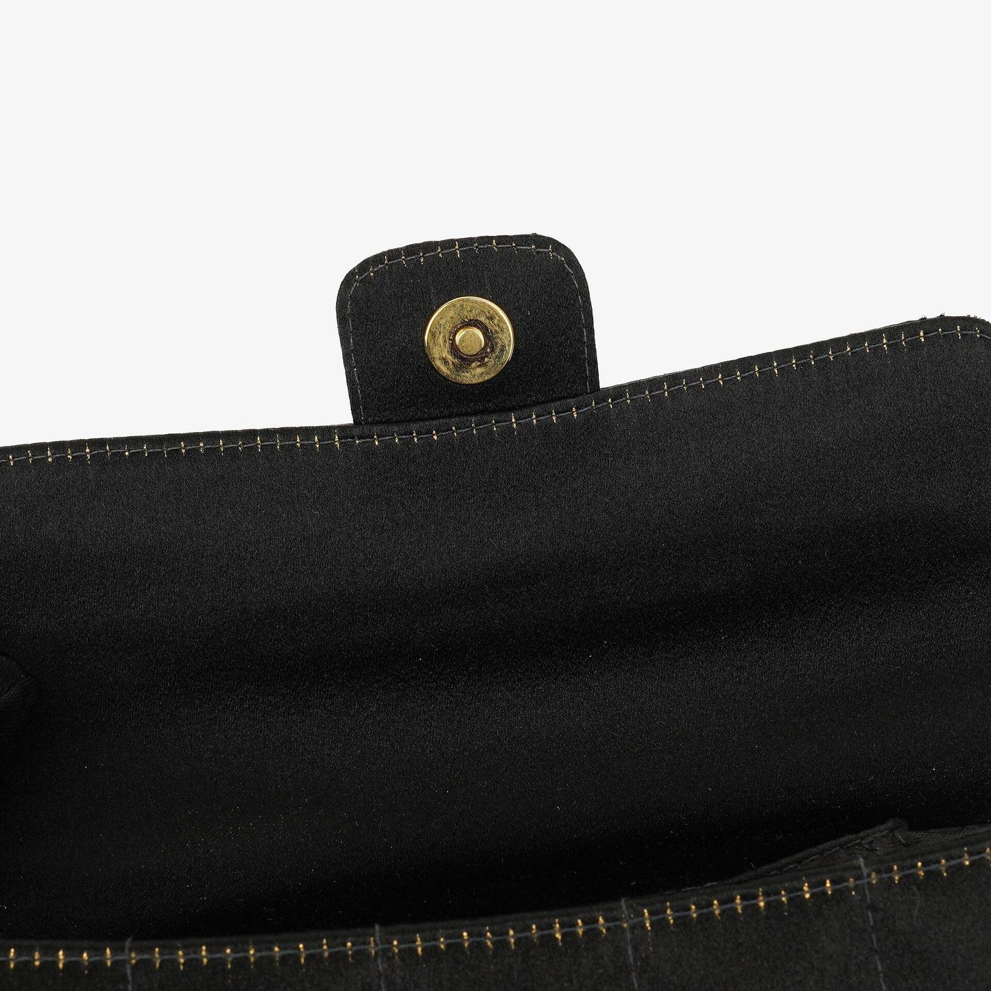 Chanel Chocolate Bar rechteckige Mini Flap Tasche aus schwarzem gestepptem Satin