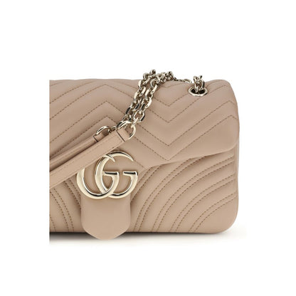 Gucci GG Marmont Schultertasche aus schwarzem Kalbsleder mit Matelassé-Steppung
