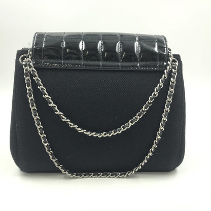 Chanel Schultertasche "Chocolate Bar" aus Lackleder – Zeitloses Luxusaccessoire