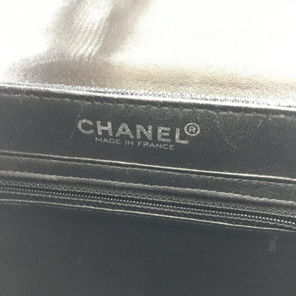 Chanel Schultertasche "Chocolate Bar" aus Lackleder – Zeitloses Luxusaccessoire